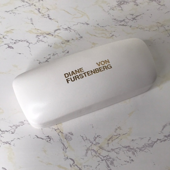 DIANE VON FURSTENBERG WHITE EYEGLASS CASE - Picture 1 of 4